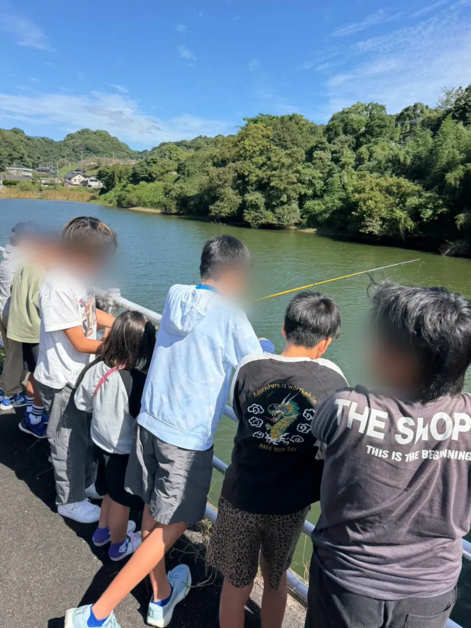 🛷🌿 手作りダンボールで草ソリに挑戦！ 🌿🛷